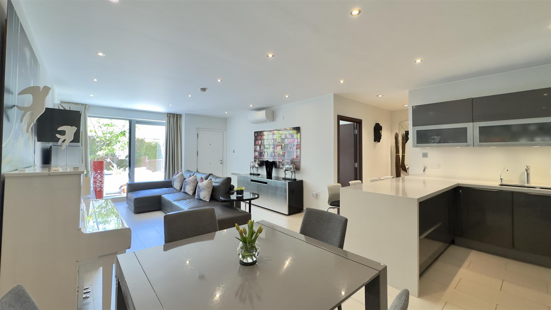  Image of Apartment - 2 Bedrooms - 2 Bathrooms for Sale in Ocean Village-Gibraltar, Image 9